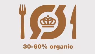 Braunes Logo mit Gabel, Krone in Kreisform und Messer als Symbol für Küchenutensilien. Darunter steht in brauner Schrift „30–60 % Bio“.